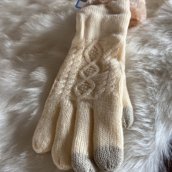 🆕 Vanilla cable-knit Sherpa touch screen gloves. - Picture 5 of 6